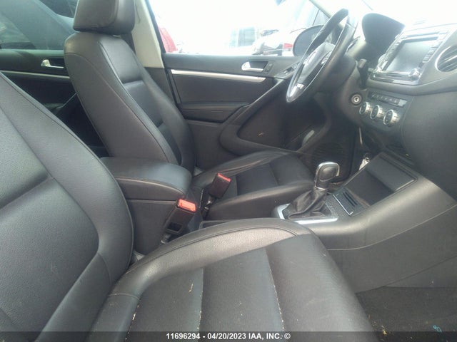 WVGJV7AX7FW563946 Volkswagen Tiguan S/se/sel/r-line