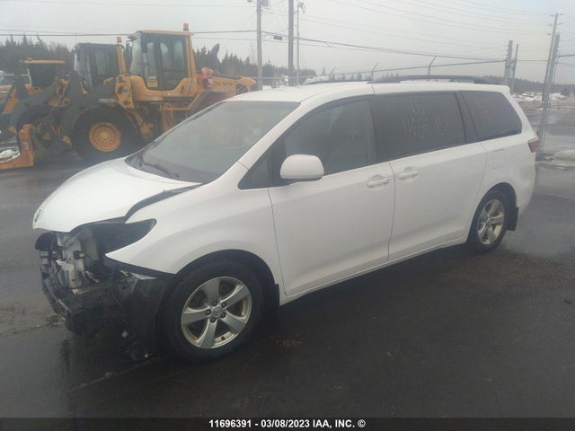 Toyota SIENNA LE 2016 5TDKK3DC0GS705316 Image 2