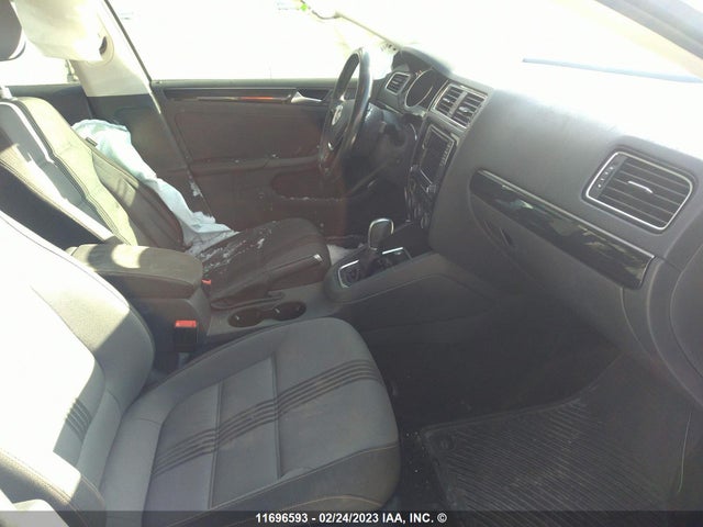 3VWDB7AJ4HM277915 Volkswagen JETTA SE