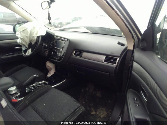 JA4AZ2A37HZ606976 Mitsubishi Outlander Es