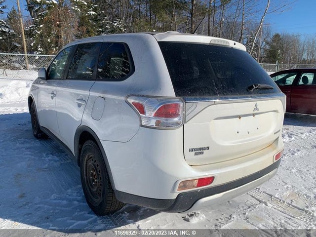 JA4AZ2A3XFZ600456 Mitsubishi Outlander Es