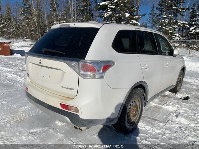 JA4AZ2A3XFZ600456 Mitsubishi Outlander Es