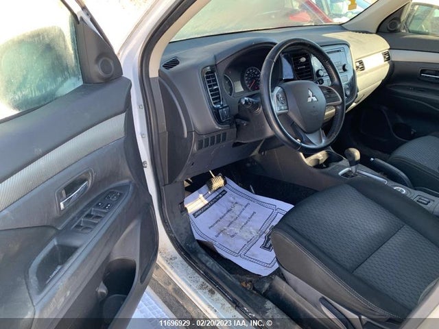 JA4AZ2A3XFZ600456 Mitsubishi Outlander Es
