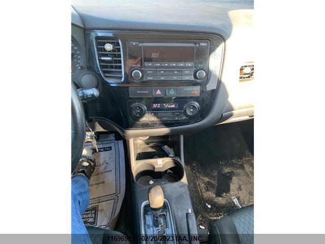 JA4AZ2A3XFZ600456 Mitsubishi Outlander Es