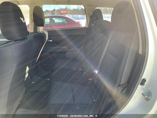 JA4AZ2A3XFZ600456 Mitsubishi Outlander Es