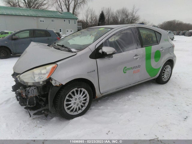 Toyota PRIUS C 2014 JTDKDTB34E1068759 Image 2