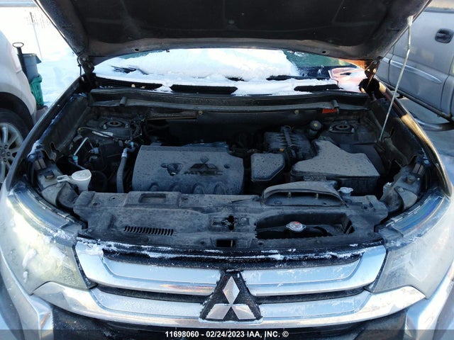 JA4AZ2A39GZ610588 Mitsubishi Outlander Es