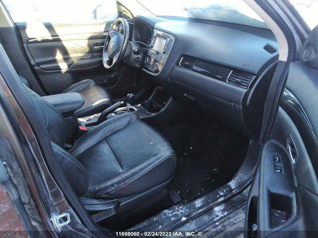 JA4AZ2A39GZ610588 Mitsubishi Outlander Es