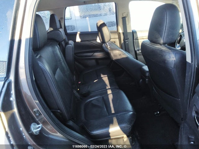 JA4AZ2A39GZ610588 Mitsubishi Outlander Es