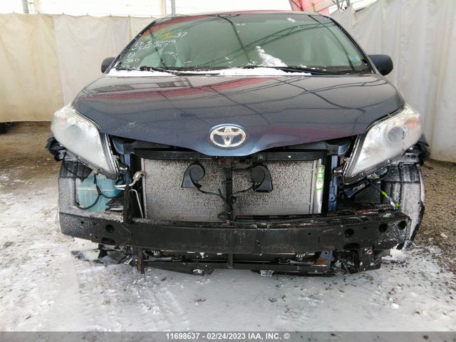 Toyota SIENNA LE 2017 5TDKZ3DCXHS872957 Image 8