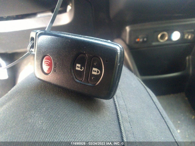 Toyota PRIUS V 2016 JTDZN3EU1GJ041618 Image 3