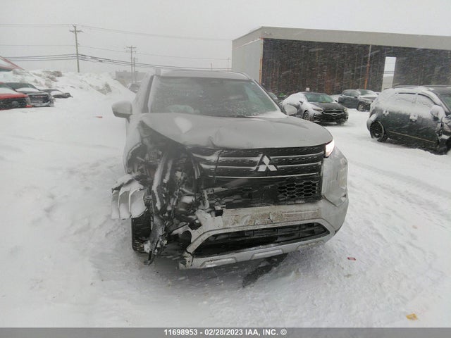 JA4J4UA82NZ614095 Mitsubishi Outlander Se/black Edition