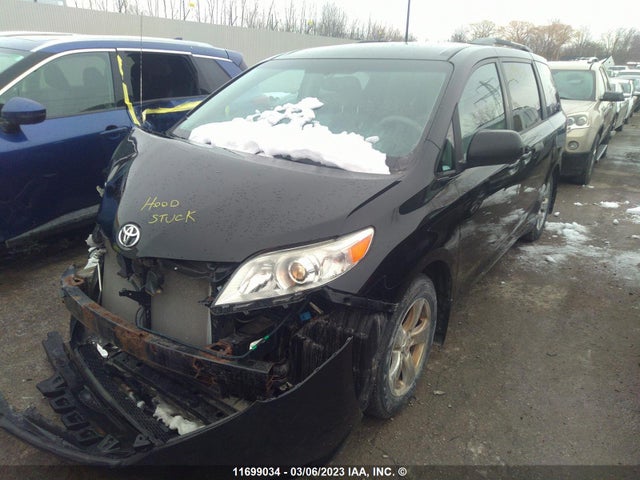Toyota SIENNA LE 2013 5TDKK3DC9DS318498 Image 2