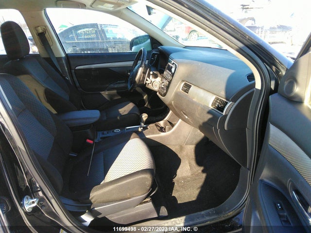 JA4JZ3AX9EZ600553 Mitsubishi Outlander Se