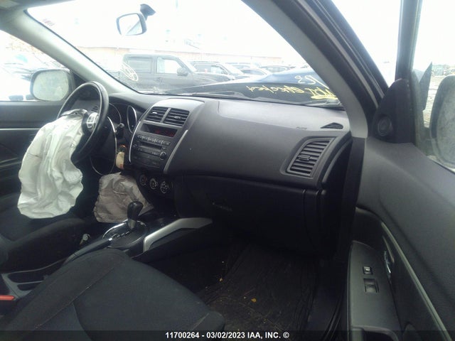 JA4AH3AU0BZ602938 Mitsubishi RVR SE