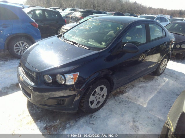 Chevrolet SONIC LS 2015 1G1JA5SH2F4108082 Image 2