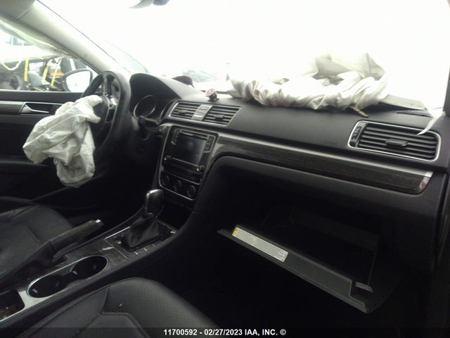 1VWBA7A39JC007906 Volkswagen PASSAT SE