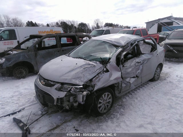 Chevrolet SONIC LT 2018 1G1JD5SH7J4104979 Image 2
