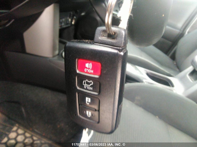 Toyota Rav4 Xle 2018 2T3RFREV2JW815151 Image 3