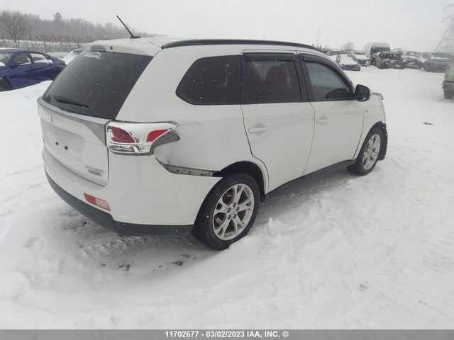 JA4JZ3AX2EZ600586 Mitsubishi Outlander Se