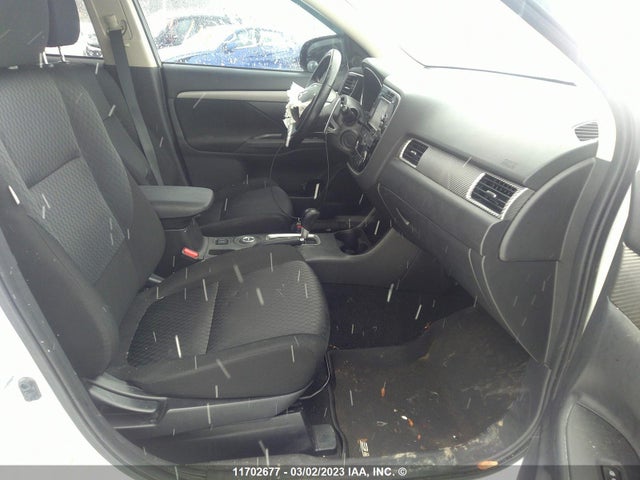 JA4JZ3AX2EZ600586 Mitsubishi Outlander Se