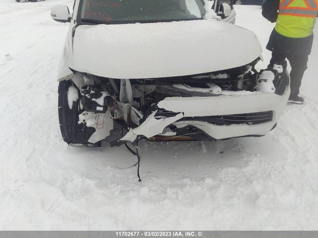 JA4JZ3AX2EZ600586 Mitsubishi Outlander Se