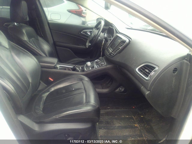Chrysler 200 C 2016 1C3CCCCG4GN180809 Image 5