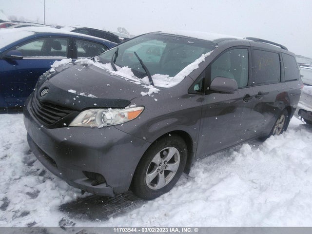 Toyota SIENNA 2011 5TDZK3DC7BS148007 Image 2