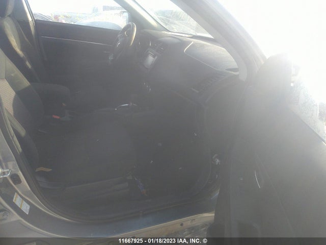 JA4AJ3AU1HZ604243 Mitsubishi RVR SE