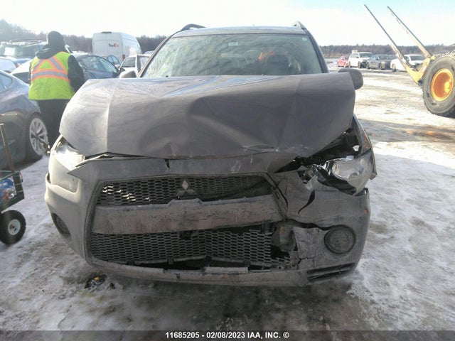 JA4AS2AW9AZ607373 Mitsubishi Outlander Es
