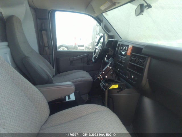 Chevrolet Express G2500 2019 1GCWGAFG4K1253058 Image 5