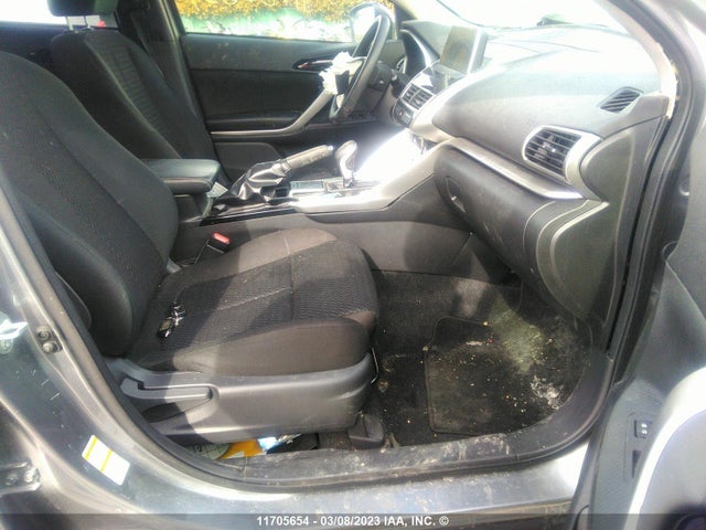 JA4AT3AA3JZ617629 Mitsubishi Eclipse Cross Es