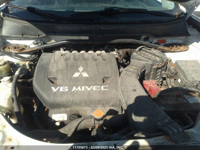JA4JT3AX7BU604899 Mitsubishi Outlander Se