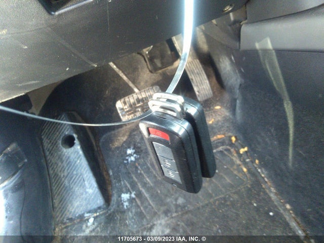 JA4JT3AX7BU604899 Mitsubishi Outlander Se