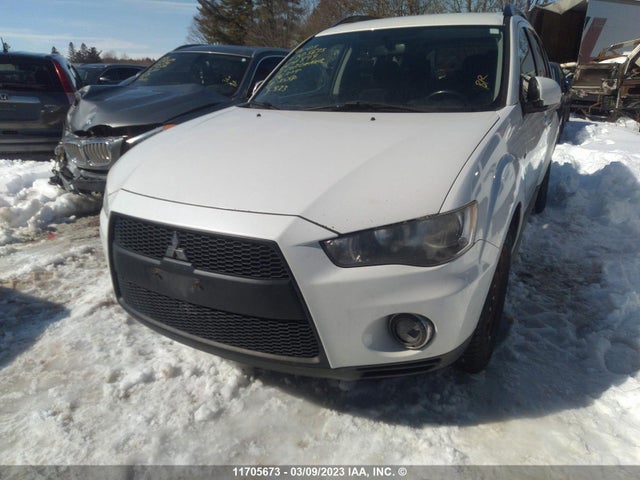 JA4JT3AX7BU604899 Mitsubishi Outlander Se