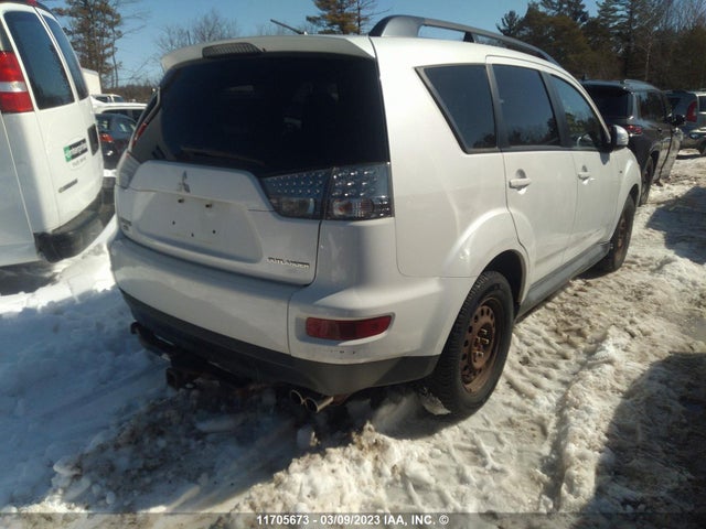 JA4JT3AX7BU604899 Mitsubishi Outlander Se