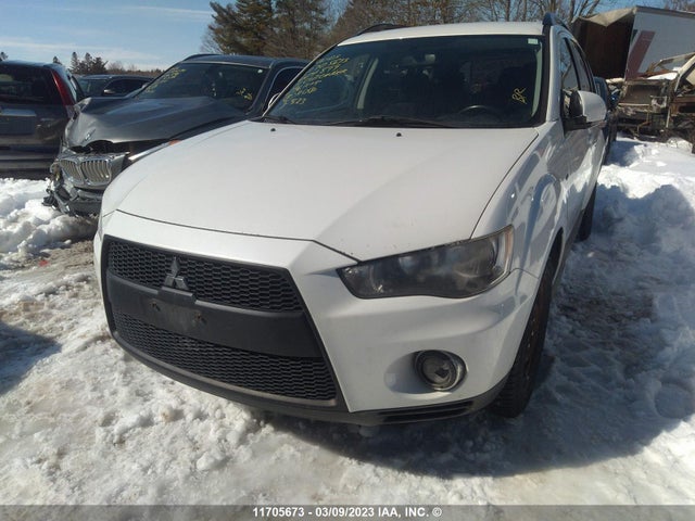 JA4JT3AX7BU604899 Mitsubishi Outlander Se