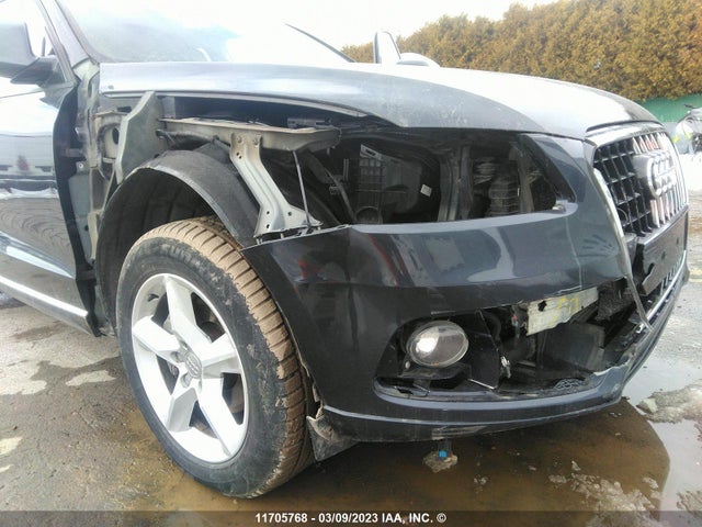 WA1CFCFP9FA082129 Audi Q5 PREMIUM