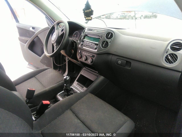 WVGKV7AX7FW525850 Volkswagen TIGUAN