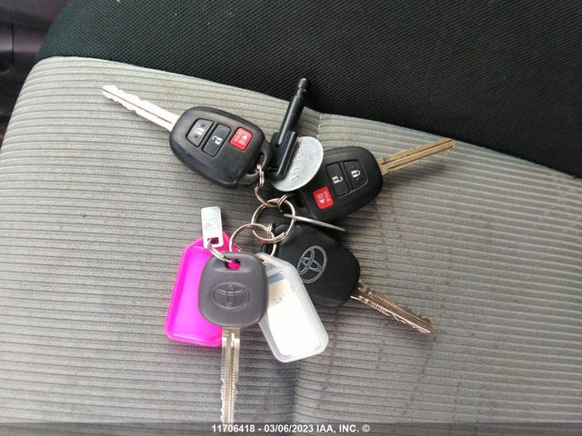 Toyota PRIUS C 2017 JTDKDTB37H1595490 Image 11