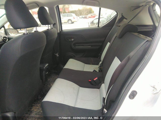 Toyota PRIUS C 2017 JTDKDTB37H1595490 Image 8