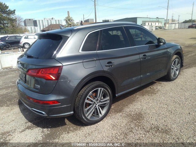 WA1FNAFYXJ2017600 Audi Q5 Technik S-line