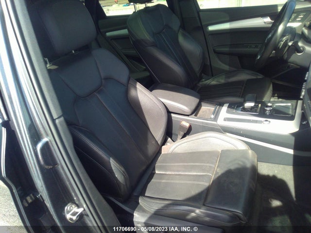 WA1FNAFYXJ2017600 Audi Q5 Technik S-line