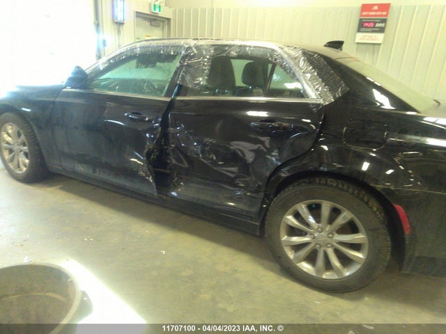 2C3CCARG6KH560473 Chrysler 300 Touring
