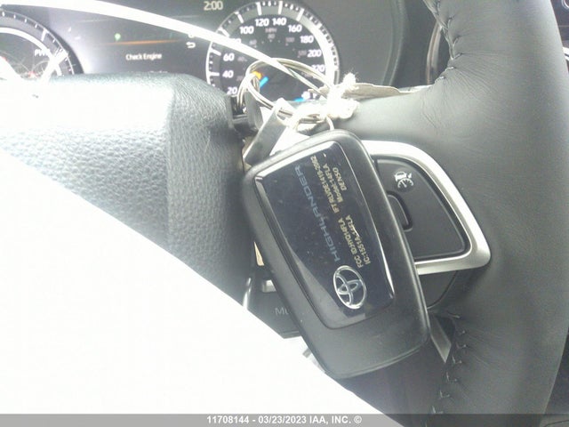 Toyota Highlander Hybrid Le 2023 5TDBBRCH7PS570075 Image 3
