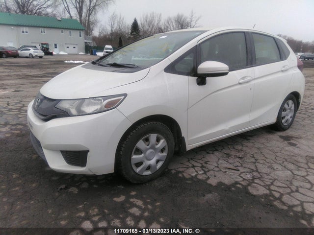 Honda FIT LX 2015 3HGGK5H50FM106784 Image 2