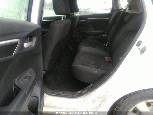 Honda FIT LX 2015 3HGGK5H50FM106784 Image 8