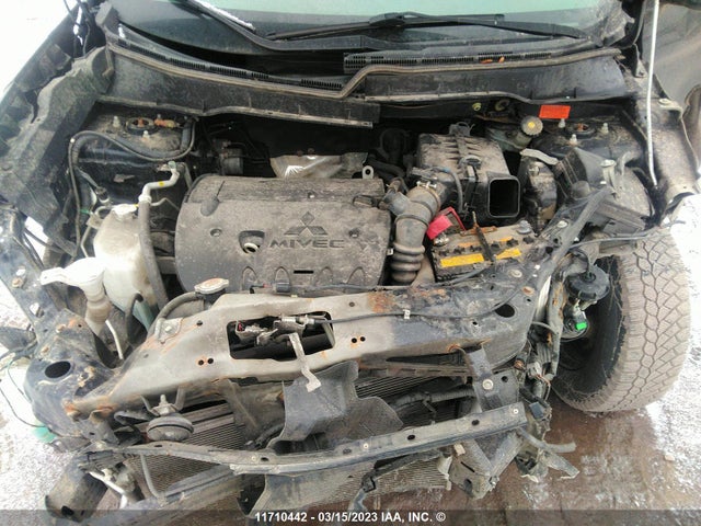 JA4AH3AU5JU601828 Mitsubishi Rvr Se/es