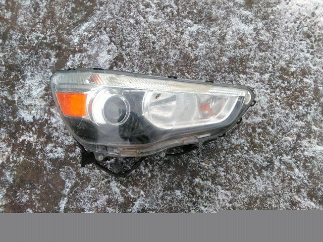 JA4AH3AU5JU601828 Mitsubishi Rvr Se/es