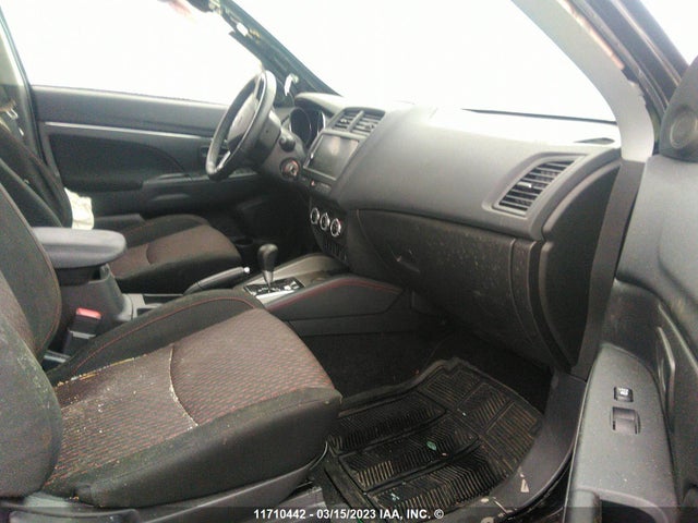 JA4AH3AU5JU601828 Mitsubishi Rvr Se/es